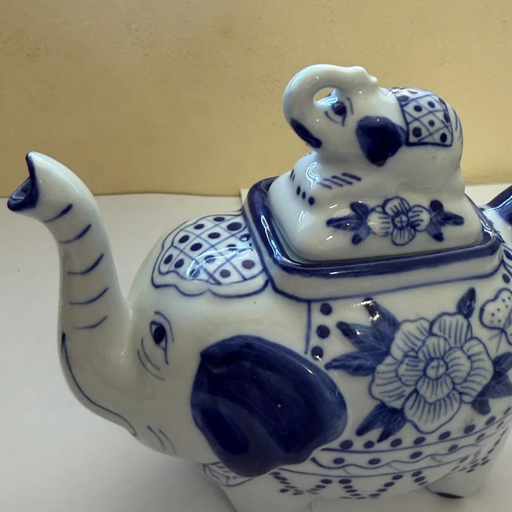 Bombay Elephant Tea Pot - Picture 2 of 9